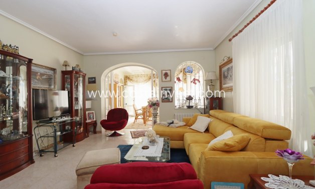Resale - Villa - Orihuela Costa - Villamartín