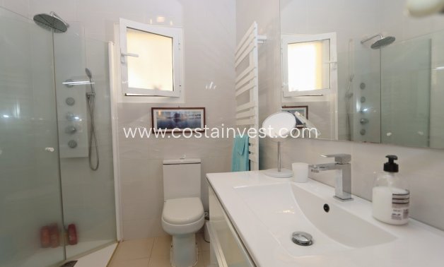 Resale - Villa - Orihuela Costa - Villamartín