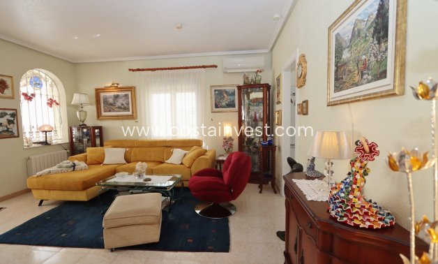 Resale - Villa - Orihuela Costa - Villamartín