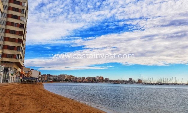 Resale - Apartment - Torrevieja - Playa del Acequión