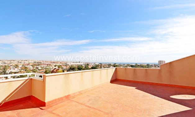 2 bedroom seaview penthouse in Torrevieja with communal pool and private parking