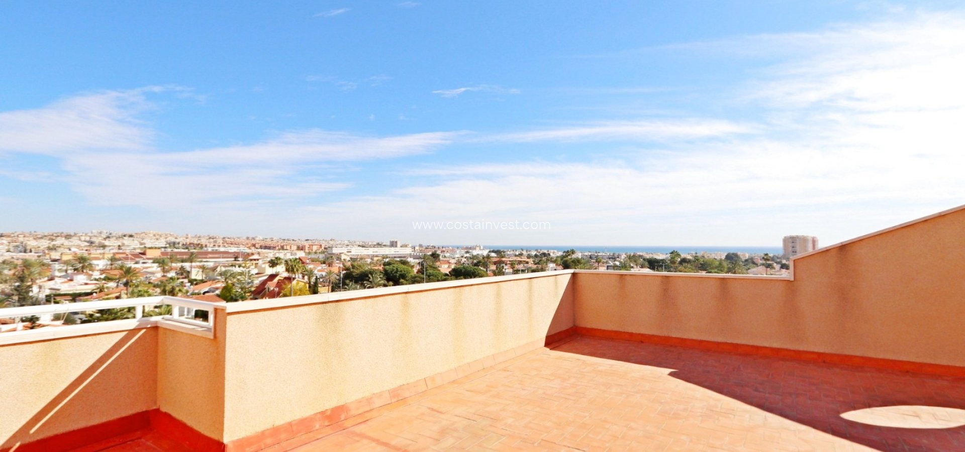 2 bedroom seaview penthouse in Torrevieja with communal pool and private parking